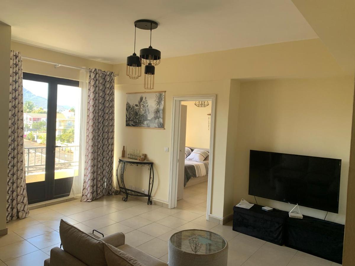 Modern Apartment Close To Flic En Flac Beach Esterno foto